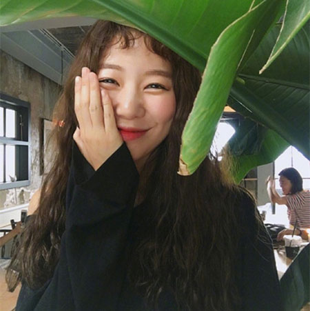 优美漂亮的句子描述女孩的头发