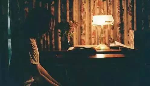 世界正在惩罚睡晚的人