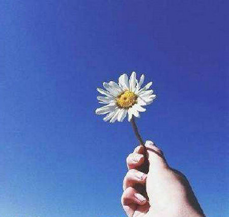 许多事情在一个人的生活中似乎很重要，但最重要的还是要对自己好一点1