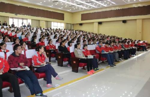 致每月考试不及格的高中生