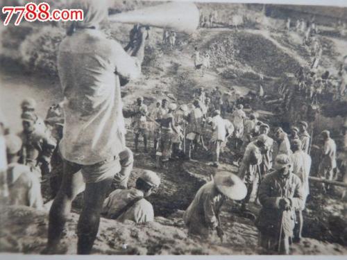 描绘劳动现场的片段