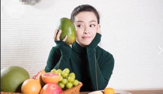 明亮的眼睛和洁白的牙齿