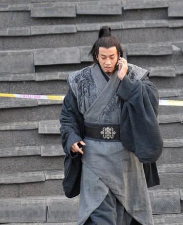 他们并不高大,富裕,英俊,但有些人正在逐步成长