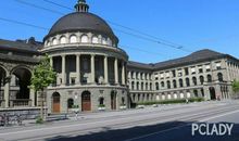 因为这里是大学