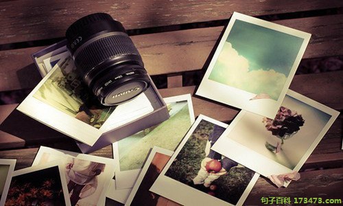 它似乎在强迫自己，但实际上使其他人感到尴尬