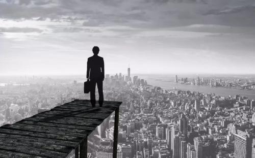 年轻人，不是你该住在大房子里了