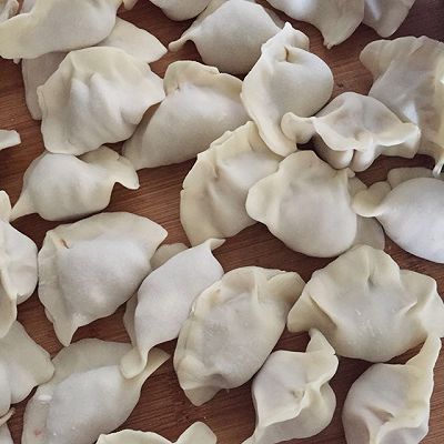 包饺子和黑饺子