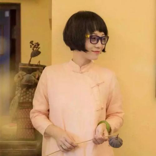 爱是快乐，支持疾病和孤独