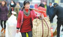 沿着亲情的路回家过年