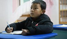 今天教室特别静作文