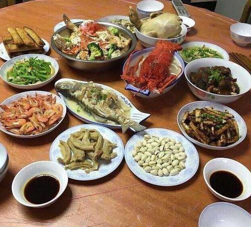 除夕晚餐的600个字