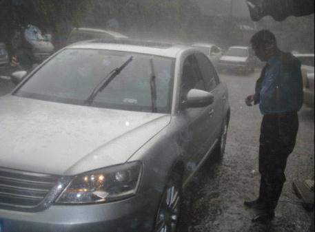 雨中送雨伞的组成