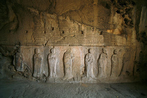 龙门石窟构图400字