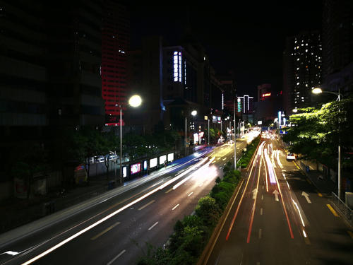 谁会越过人群来爱你,你必须等待