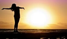 爱从来不是清浅的，那里面有成全