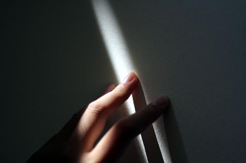 经典语录:有阴影的地方一定有光