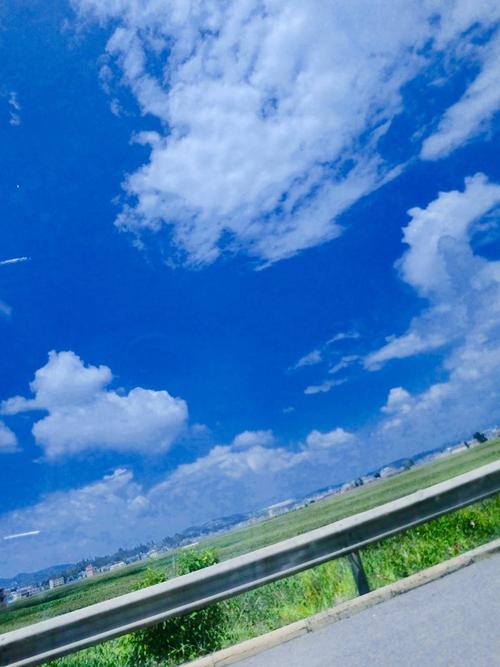 经典语录：不管路多远，无论光线多么暗，都不要停止前进