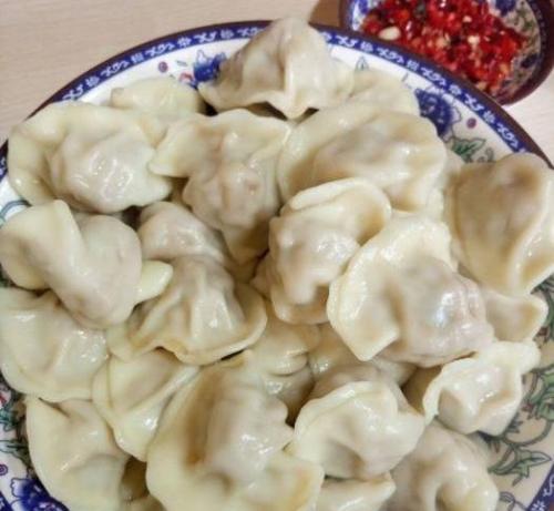 农历新年吃饺子组成