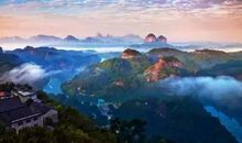 家乡的美景习作：奇妙的丹霞山