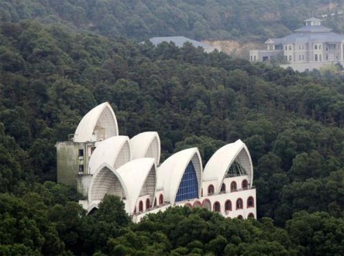 关于华西村的思考