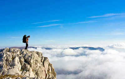 最鼓舞人心的句子经典句子：首先是保持青春