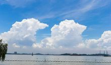 开心一点英文的句子 开心的英语短句