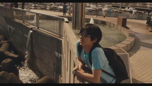 一个在城市中挣扎的人的悲伤的句子1