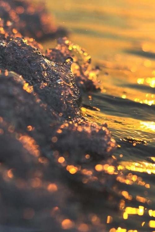 用悲伤的句子掩饰幸福