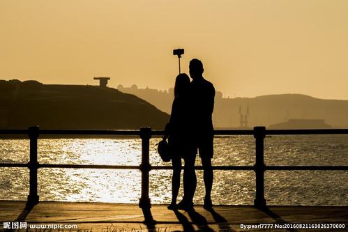聊天内容包含悲伤和幸福的句子，表达悲伤和幸福的句子