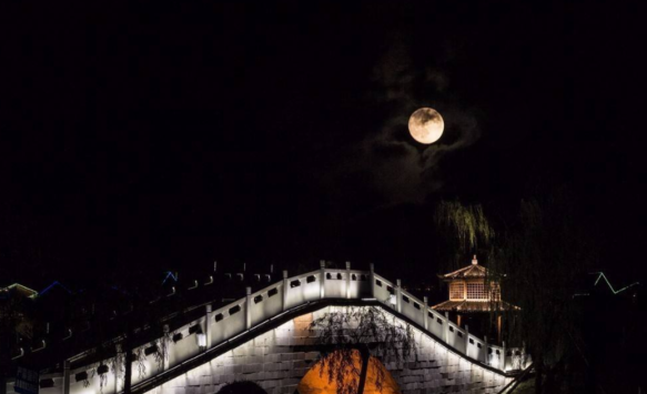 中秋节享受月亮的审美句子