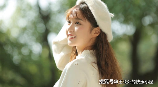 女孩调皮而酷的话，亲笔签名