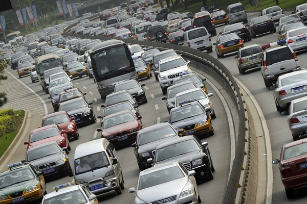 谈论高速公路上交通拥堵的情绪。在朋友圈2发送句子