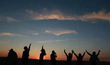 青春永远不会离开，远方的诗田总是值得追求的1