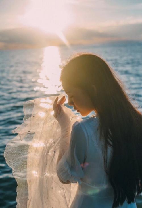 句子描述生活中的幸福，美丽的句子谈论情绪