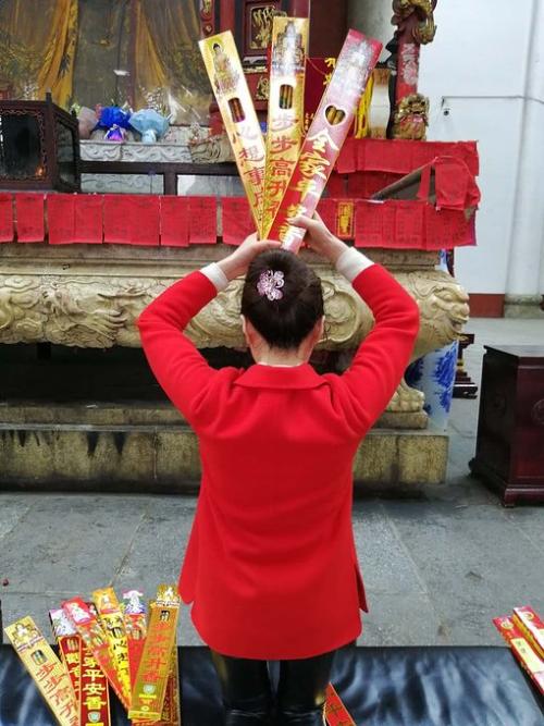 谈谈烧香拜佛