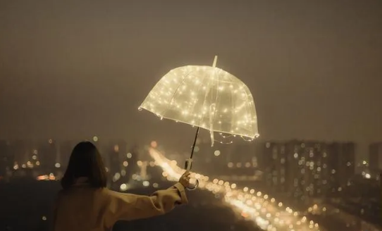 20个文学和鼓舞人心的句子：抱怨自己处于黑暗中，最好随身携带灯