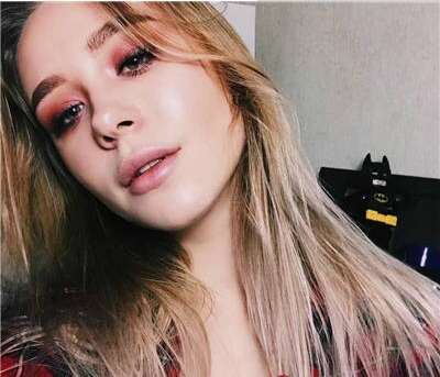 不要假装在我面前直立