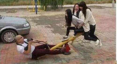 热闹的句子使笑流泪1