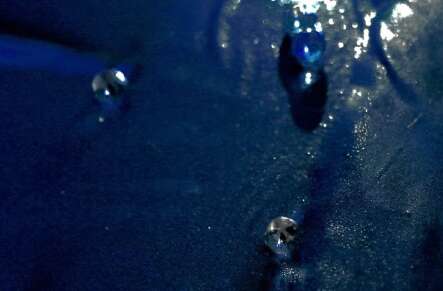 强而伤心的句子