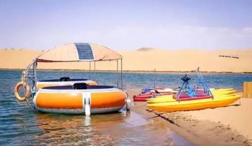 描述在水中玩耍的句子1