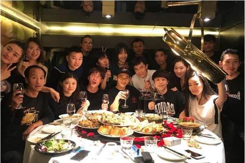 与朋友一起玩的句子1