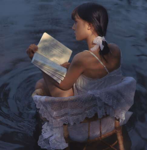 我很高兴在雨中行走