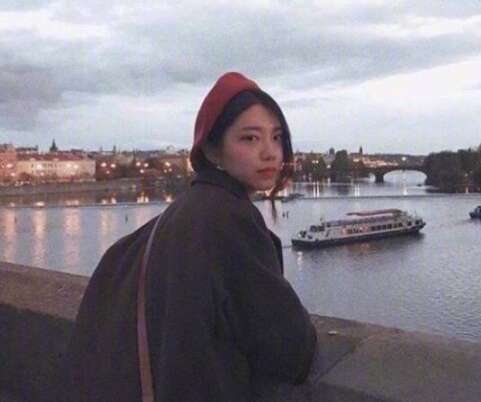 使女孩在晚上开心2的句子