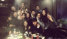 众多姐妹聚会发朋友圈说说