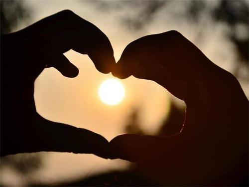 与长者共饮的祝福