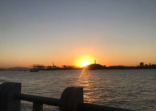 孩子们打篮球快乐的句子