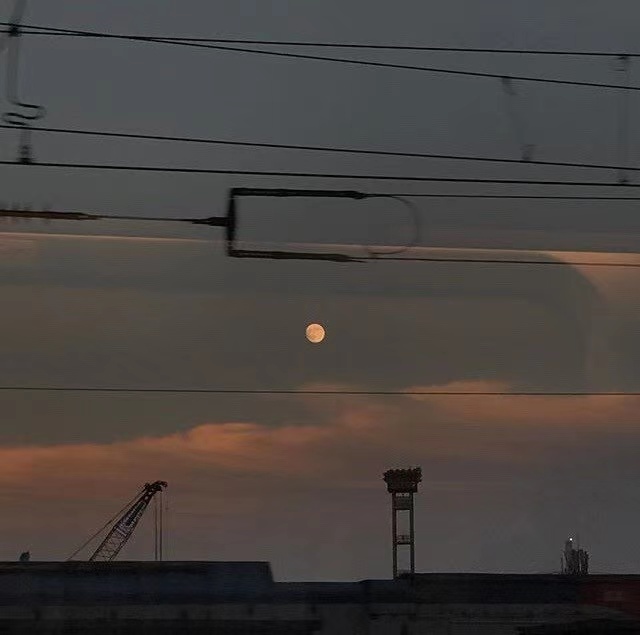 谈论破碎的爱和悲伤的朋友圈