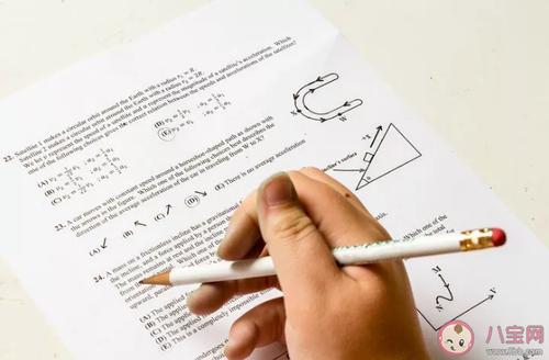 谈论朋友的儿童考试圈子