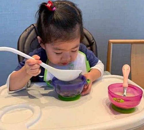 与女儿1顿美餐的句子