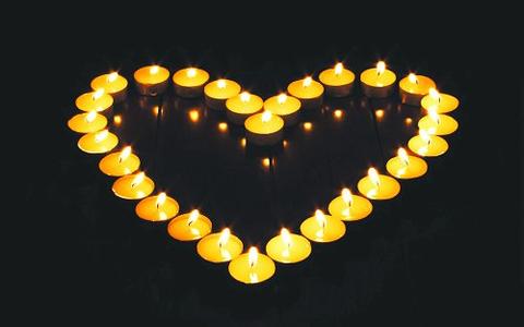 简短的句子，以抚慰领袖在死亡之日的父亲